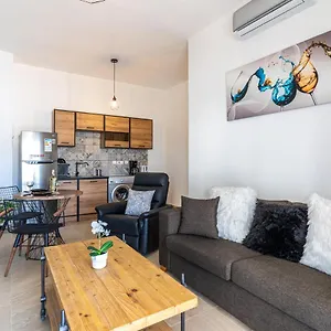 Nala - 2 Bedroom In Apartament Larnaca